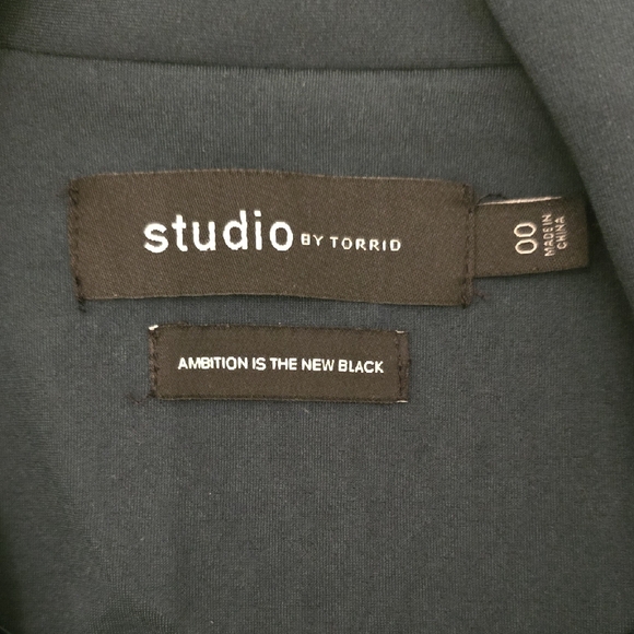 Studio Torrid Women's Deep Green Peplum Blazer - Picture 6 of 8